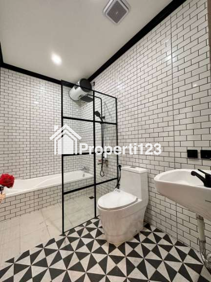 Dijual Rumah 2,5lantai di Cinere BU harga di bawah pasaran - 7