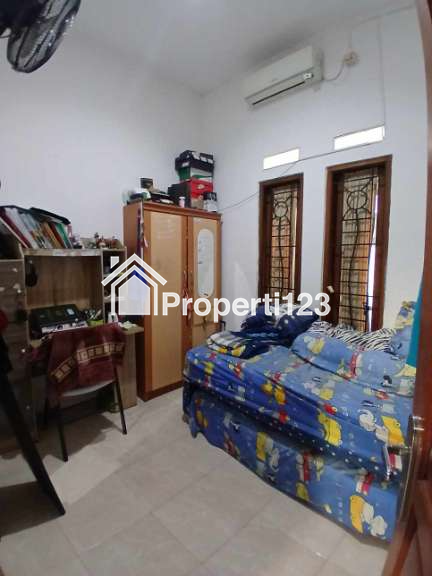 Rumah second terawat dalam perumahan Kav UI Barat Tanah Baru Depok - 8