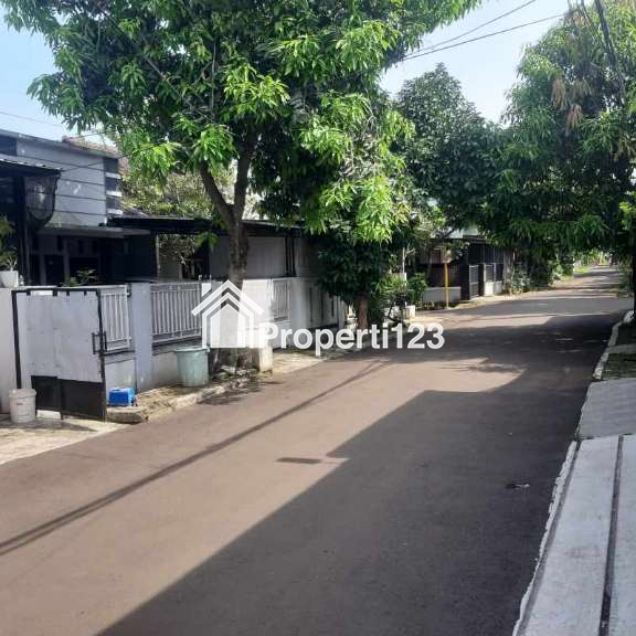 Rumah second terawat dalam perumahan Kav UI Barat Tanah Baru Depok - 4
