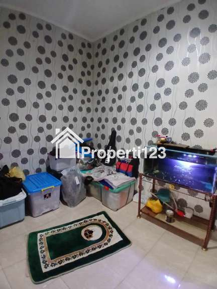 Rumah second terawat dalam perumahan Kav UI Barat Tanah Baru Depok - 5