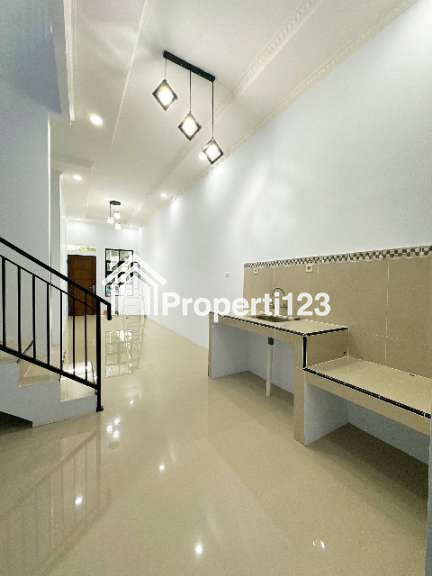 Rumah modern 2lantai di Cijantung Pasar Rebo Jakarta Timur bebas banjir - 7