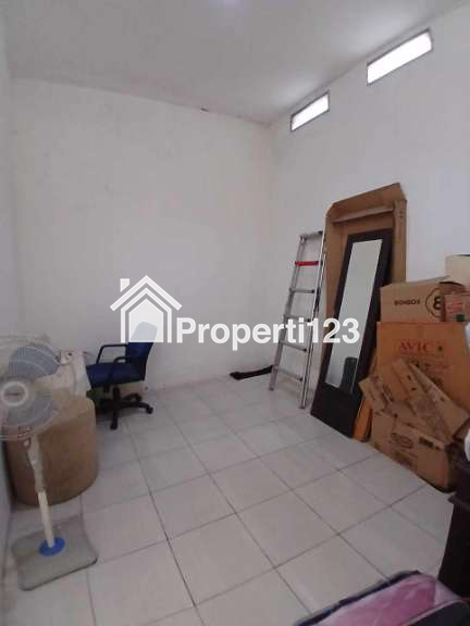 Rumah second 2 lantai murah siap huni dlm perumahan kav ui barat tanah baru depok - 6