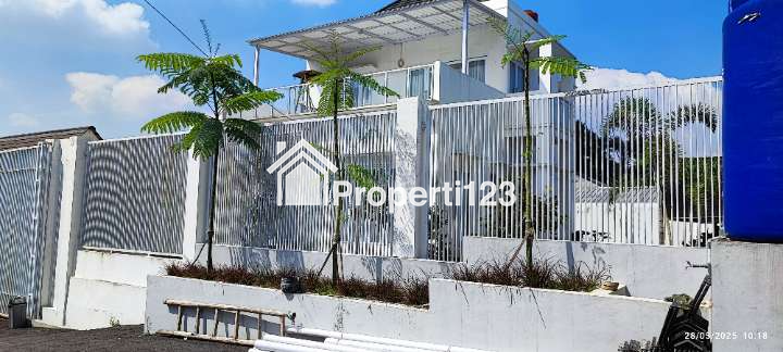 Dijual Rumah dan Toko - 1