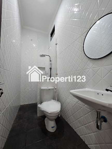 Rumah modern minimalis dalam komplek di Duren Sawit Jaktim - 4