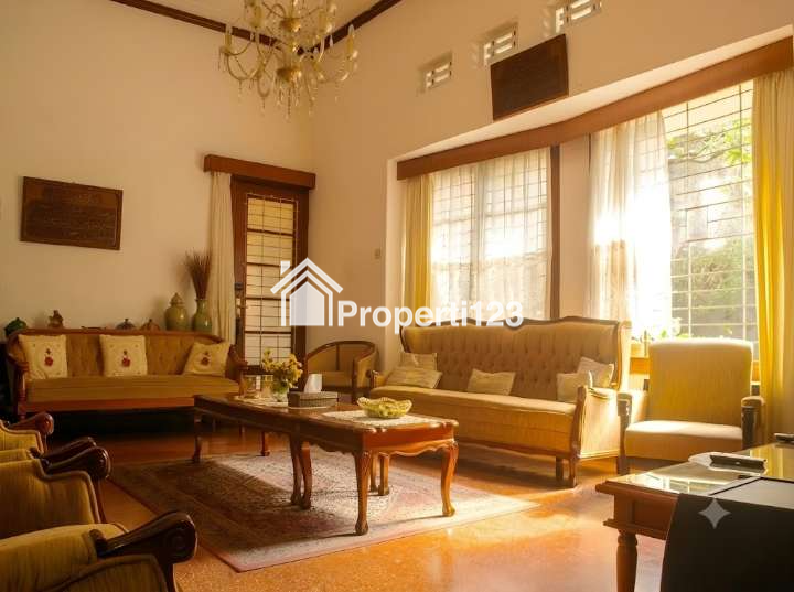 Jual Rumah Terawat di Sayap Riau Bandung Luas 628m2 Dekat Gedung Sate - 1