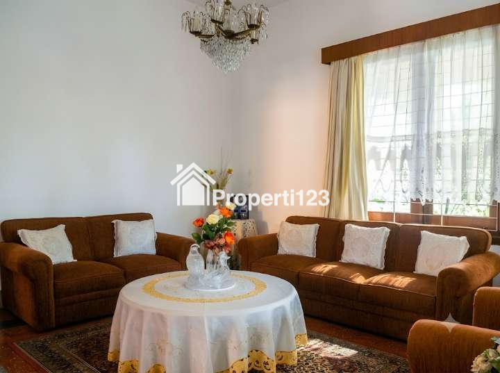 Jual Rumah Terawat di Sayap Riau Bandung Luas 628m2 Dekat Gedung Sate - 2
