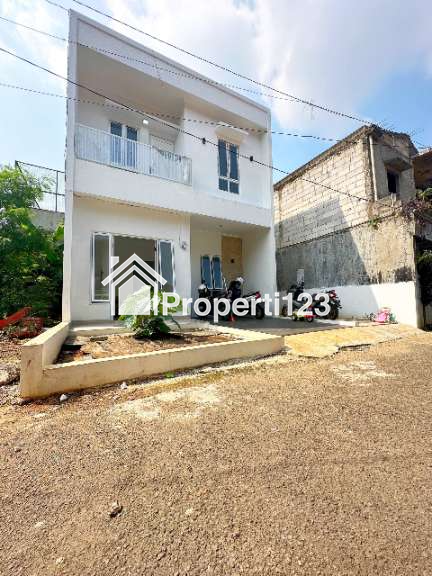 Dijual Rumah 2 Lantai Bebas Banjir di Kalisari Pasar Rebo Jakarta Timur - 1