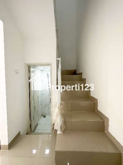 Dijual Rumah 2 Lantai Bebas Banjir di Kalisari Pasar Rebo Jakarta Timur - 5