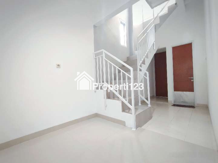 Dijual Cepat Rumah Siap Huni (baru selesai Renovasi) di The Regent Residence, Bekasi - 17