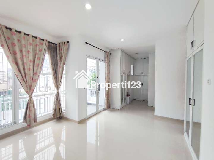 Dijual Cepat Rumah Siap Huni (baru selesai Renovasi) di The Regent Residence, Bekasi - 13
