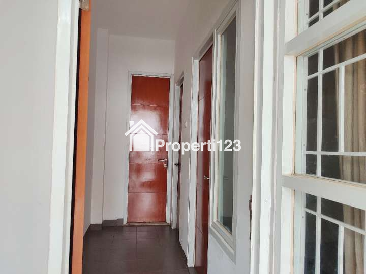 Dijual Cepat Rumah Siap Huni (baru selesai Renovasi) di The Regent Residence, Bekasi - 9