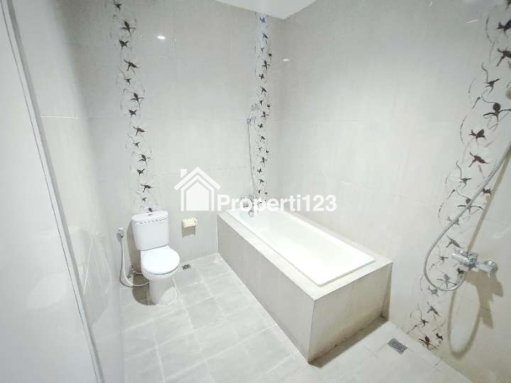 Dijual Cepat Rumah Siap Huni (baru selesai Renovasi) di The Regent Residence, Bekasi - 14