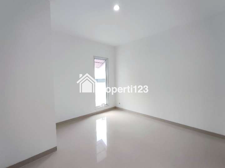 Dijual Cepat Rumah Siap Huni (baru selesai Renovasi) di The Regent Residence, Bekasi - 15
