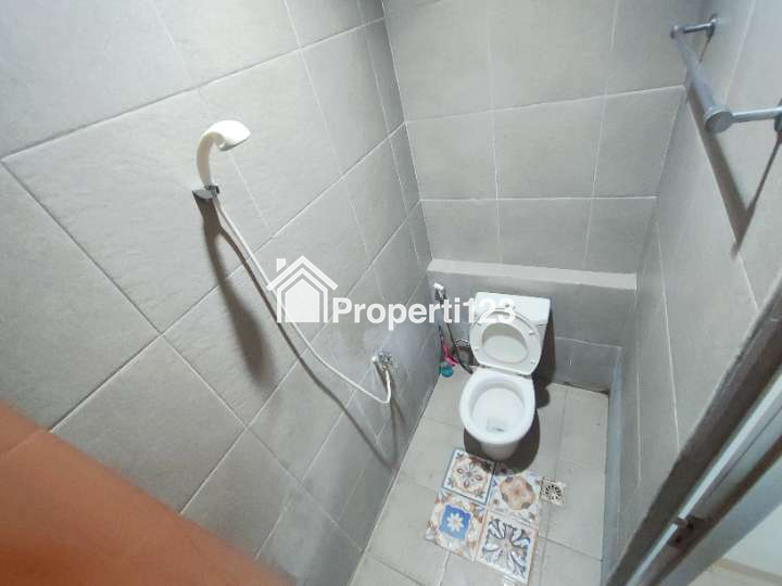 Dijual Cepat Rumah Siap Huni (baru selesai Renovasi) di The Regent Residence, Bekasi - 19