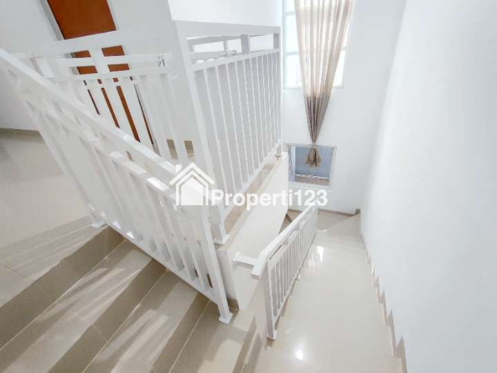Dijual Cepat Rumah Siap Huni (baru selesai Renovasi) di The Regent Residence, Bekasi - 11