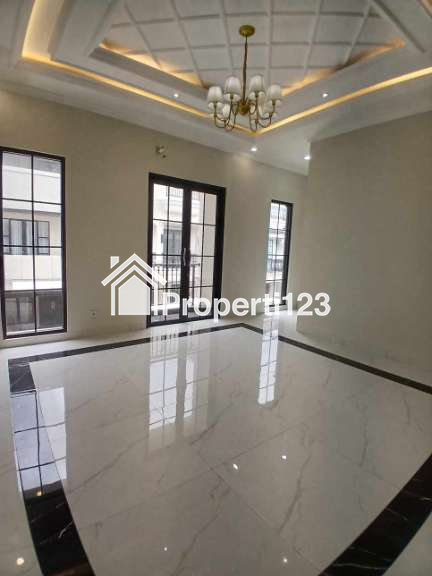 Rumah cluster 3 lantai murah siap huni dgn rooftop dijagakarsa Jaksel - 8