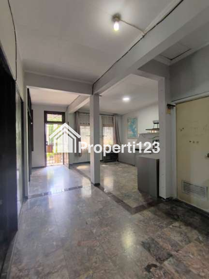 Rumah Hoek Jalan Kayu Putih Utara Pulo Gadung Jakarta Timur - 7