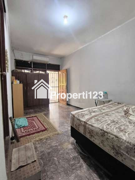 Rumah Hoek Jalan Kayu Putih Utara Pulo Gadung Jakarta Timur - 11