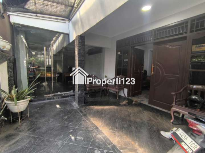 Rumah Hoek Jalan Kayu Putih Utara Pulo Gadung Jakarta Timur - 2