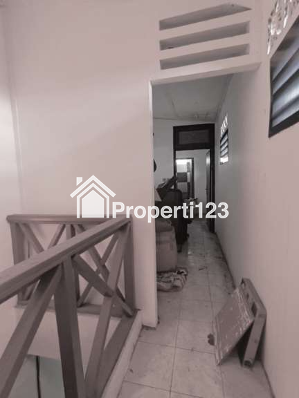 Rumah Hoek Jalan Kayu Putih Utara Pulo Gadung Jakarta Timur - 18