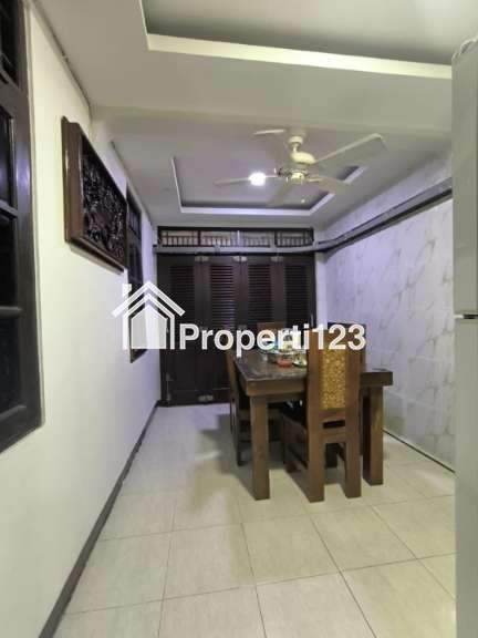 Rumah Hoek Jalan Kayu Putih Utara Pulo Gadung Jakarta Timur - 9