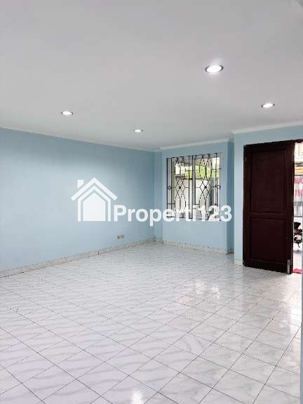 Turun Harga, Dijual Cepat di Bawah NJOP Rumah di Perumahan Daan Mogot Baru, Jakarta Barat - 3