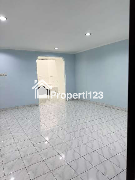 Turun Harga, Dijual Cepat di Bawah NJOP Rumah di Perumahan Daan Mogot Baru, Jakarta Barat - 2
