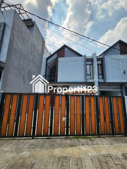 Rumah secondary siap huni dalam cluster di Duren Sawit Jaktim - 1