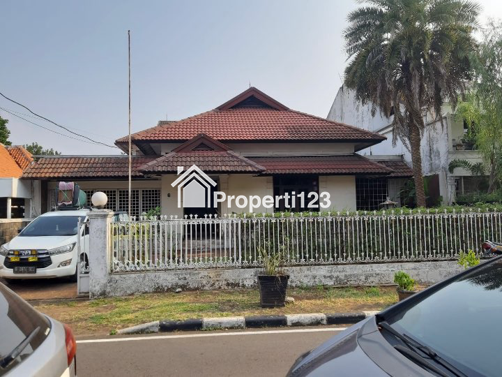 Dijual Rumah Dua Lantai di Jalan Tegal Menteng Jakarta Pusat - 1