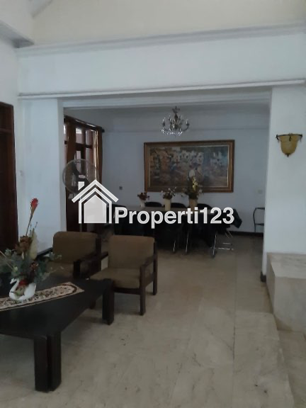 Dijual Rumah Dua Lantai di Jalan Tegal Menteng Jakarta Pusat - 6