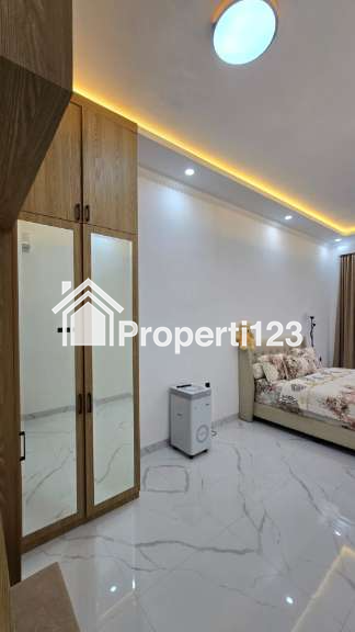 Rumah Hoek Taman Pulo Indah Penggilingan Jakarta Timur - 10