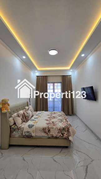 Rumah Hoek Taman Pulo Indah Penggilingan Jakarta Timur - 11