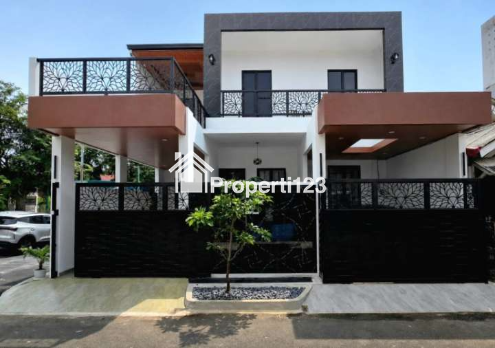 Rumah Hoek Taman Pulo Indah Penggilingan Jakarta Timur - 1