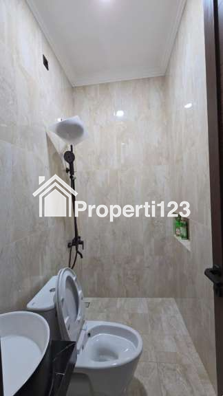 Rumah Hoek Taman Pulo Indah Penggilingan Jakarta Timur - 16