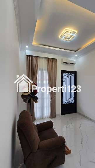Rumah Hoek Taman Pulo Indah Penggilingan Jakarta Timur - 6