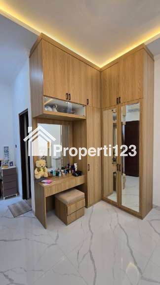 Rumah Hoek Taman Pulo Indah Penggilingan Jakarta Timur - 12