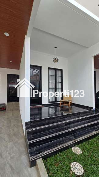 Rumah Hoek Taman Pulo Indah Penggilingan Jakarta Timur - 5