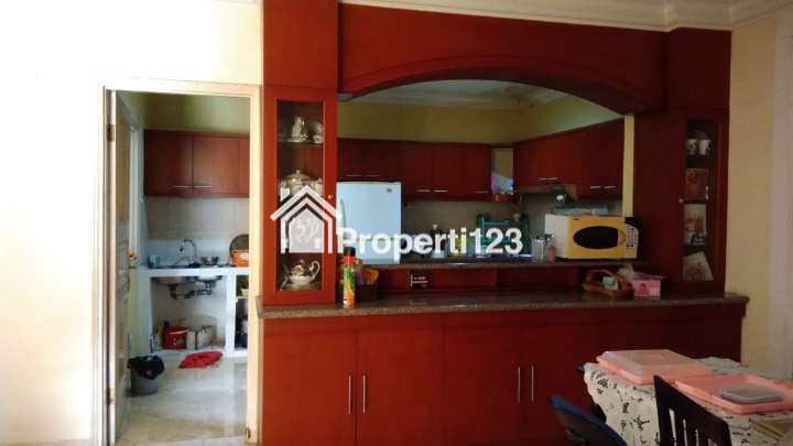 Rumah Raffles Hills  dekat  pintu Tol Cimanggis - 4