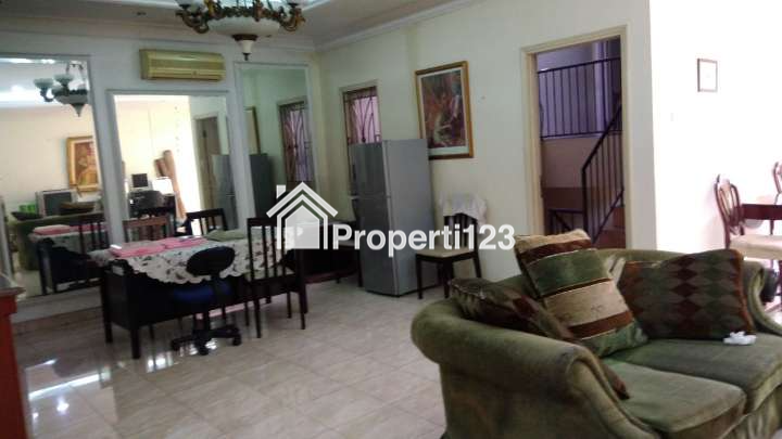 Rumah Raffles Hills  dekat  pintu Tol Cimanggis - 2