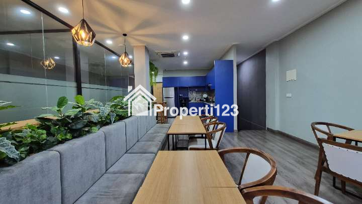 Dijual 2 ruko gandeng dengan finishing interior mewah di Kelapa Gading - 4