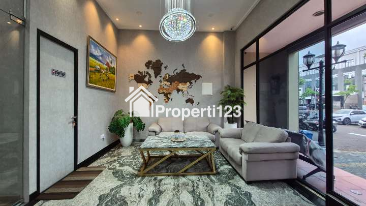 Dijual 2 ruko gandeng dengan finishing interior mewah di Kelapa Gading - 2