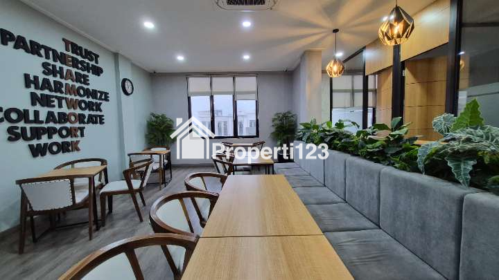 Dijual 2 ruko gandeng dengan finishing interior mewah di Kelapa Gading - 5