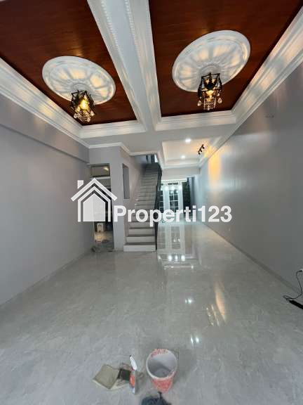 Rumah baru design klasik siap huni dekat Mall Cinere - 5