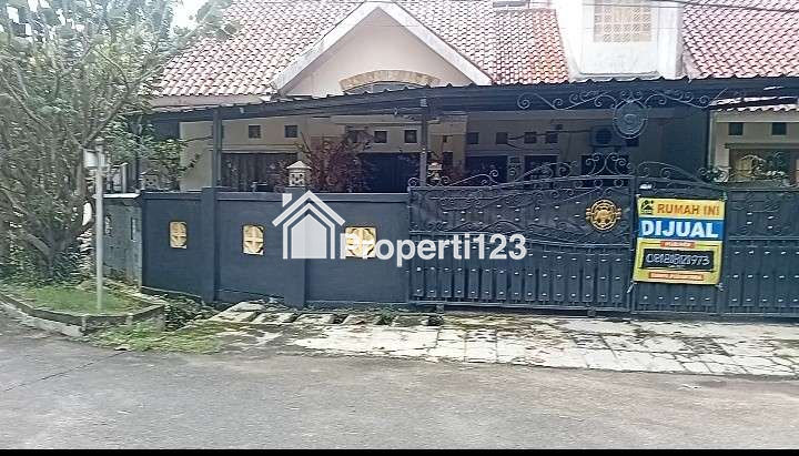 Rumah di komplek Griya Telaga Permai blok B1 no.1 Cilangkap Tapos Depok Jawa Barat, lokasi di Jalan utama perumahan, tepat pinggir jalan raya bogor ( no.wa : 081318087979 ) - 2