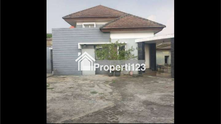Rumah Luas dikawasan Bisnis yang berkembang pesat di Cibinong Kabupaten Bogor.  +/- 1 km dari Jalan Raya Mayor Oking - 3