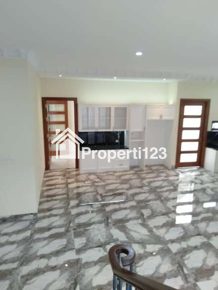 Dijual Rumah Classic Mewah di Puspita Loka BSD - 4