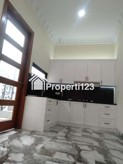 Dijual Rumah Classic Mewah di Puspita Loka BSD - 2