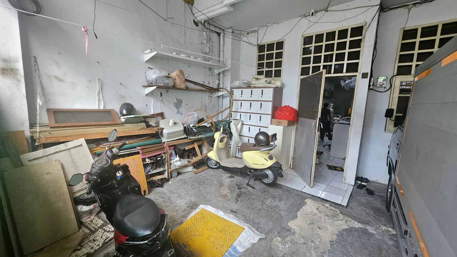 Dijual BU Rumah Tua SHM (Hitung Tanah) Lokasi Tengah Kota - 2