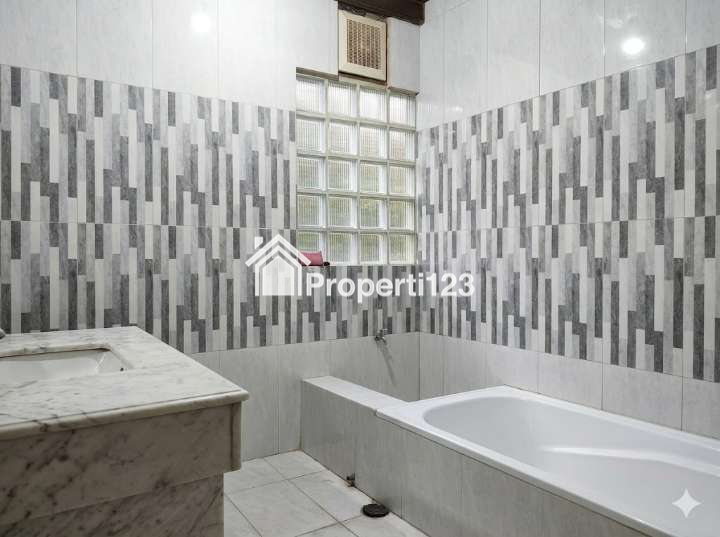 Rumah Mewah 2,5 Lantai Sayap Mainroad Terusan Jakarta Antapani Bandung – Strategis & Siap Huni! - 6