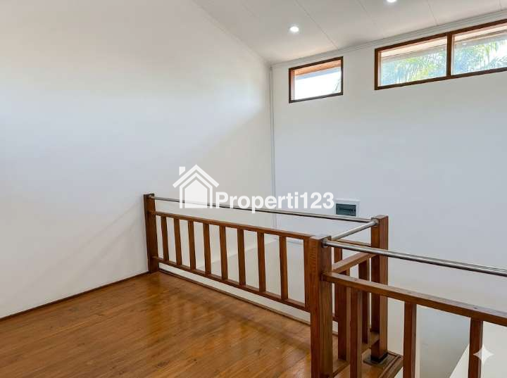 TURUN HARGA & BU! DIJUAL RUMAH 2 LANTAI DI MAINROAD ANTAPANI BANDUNG! - 8
